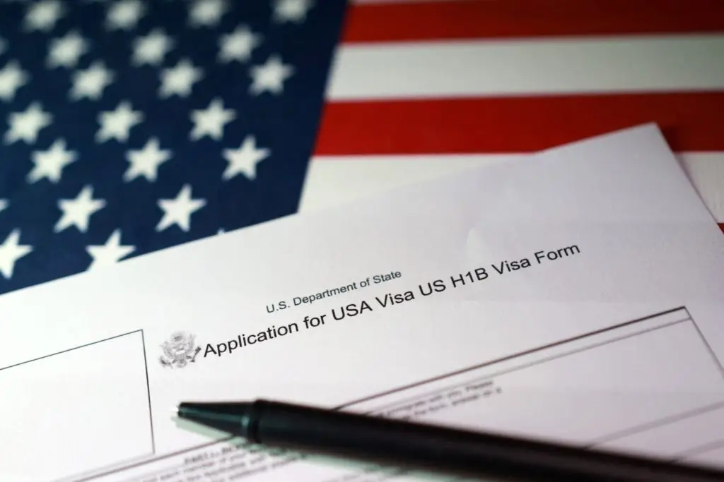 Pengadilan Federal Membatalkan Biaya 100.000 Dolar AS Untuk Aplikasi Baru Visa H-1B