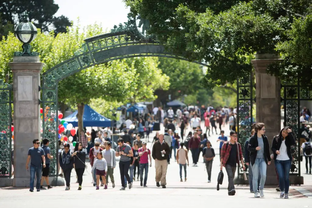 Kemampuan Matematika Banyak Mahasiswa University of California Demikian Rendah, Ratusan Profesor Menuntut Tes Masuk Standar SAT atau ACT Diberlakukan Kembali
